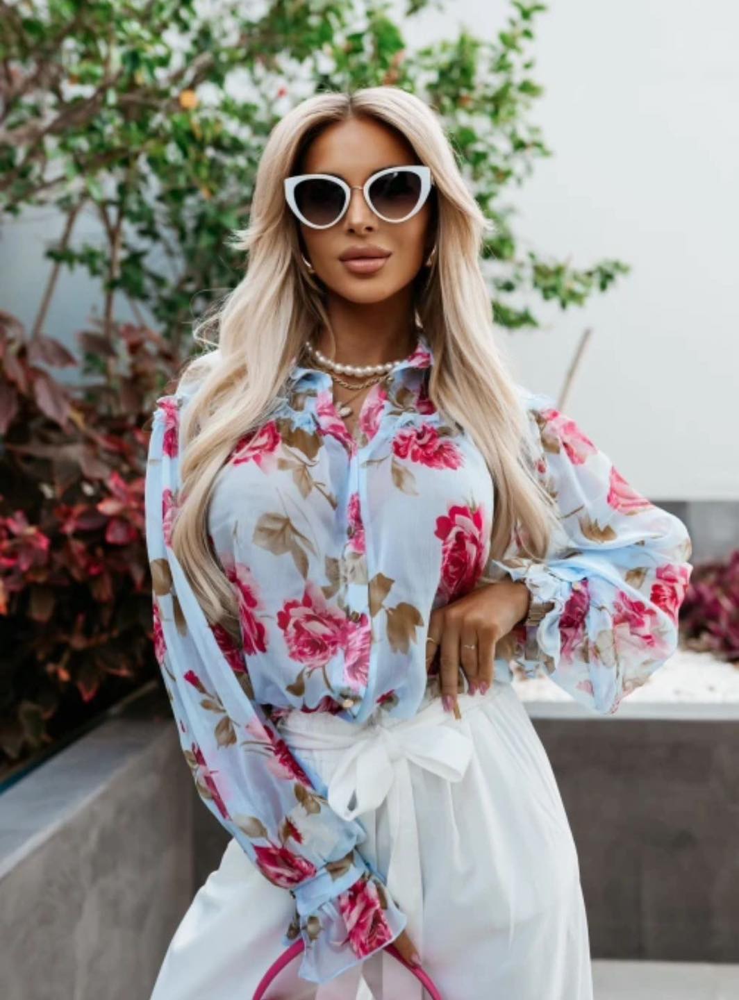 Koszula szyfonowa MANHATTAN w kwiaty błękitna